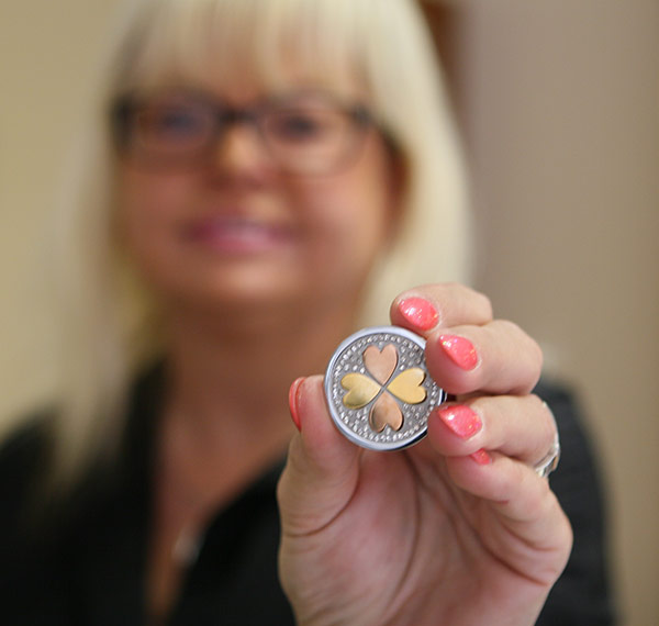 Maren Gebert mit einem Coin
